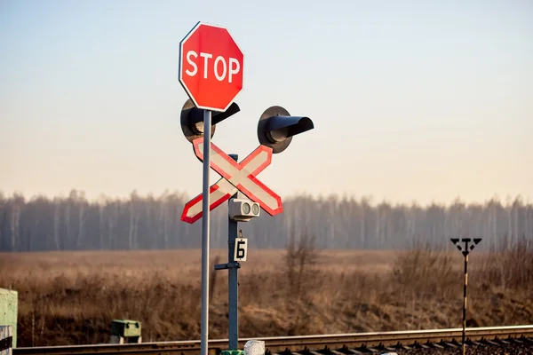 Assine "Pare" naer railroad — Fotografia de Stock