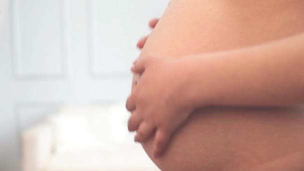 FullHD 1080p video. Woman is expecting a baby. Her belly is close-up — Stock Video
