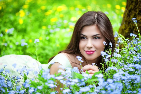 Young woman is lying on field — Stock Photo, Image