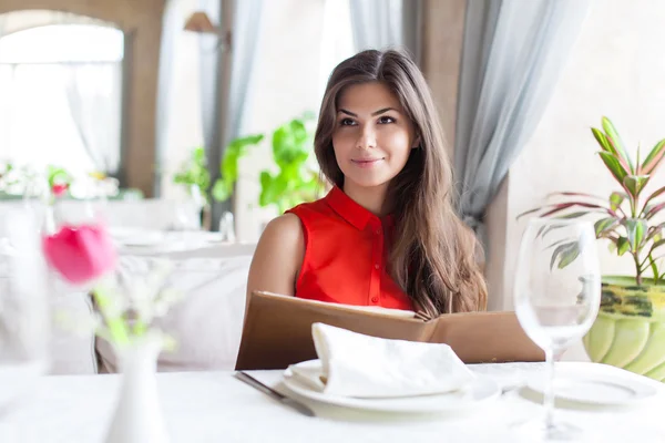 Woman in restaurant — Stock Photo, Image