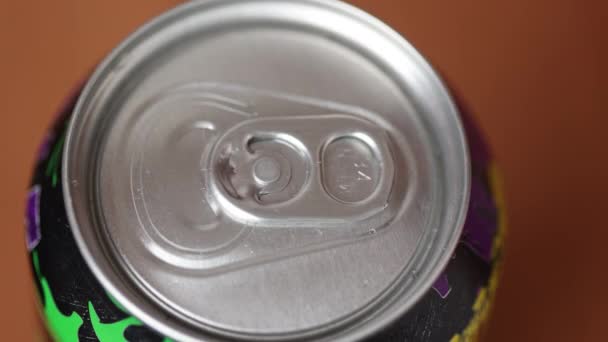 Macro view of opening a can with sweet drink — Stock Video