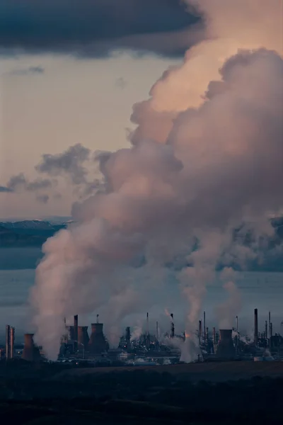 Grangemouth petrokimya çalışmalarının görüntüsü — Stok fotoğraf