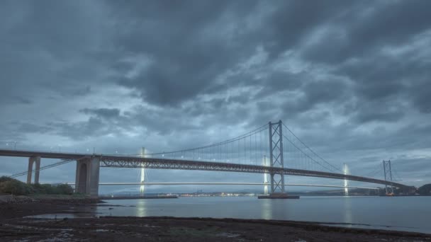Tijdsverloop van twee bruggen en bewegende wolken bij zonsondergang — Stockvideo