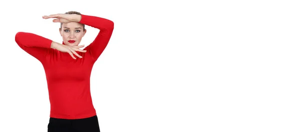 Sexy Blondynka Model Pozowanie Emocjonalnie Czerwony Sukienka — Zdjęcie stockowe
