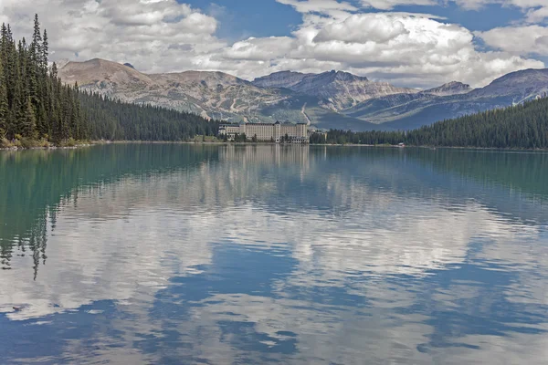 Dağ gölü manzarası — Stok fotoğraf