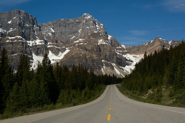 Route dans les montagnes — Photo