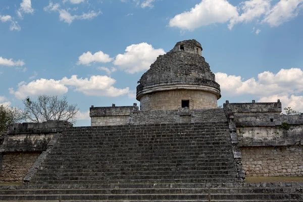The observatory in Chichen Itza — Stock Photo, Image