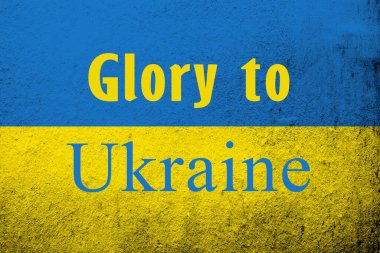 Yaşasın Ukrayna. Savaş karşıtı metinli kirli Ukrayna bayrağı. Grunge arkaplanı