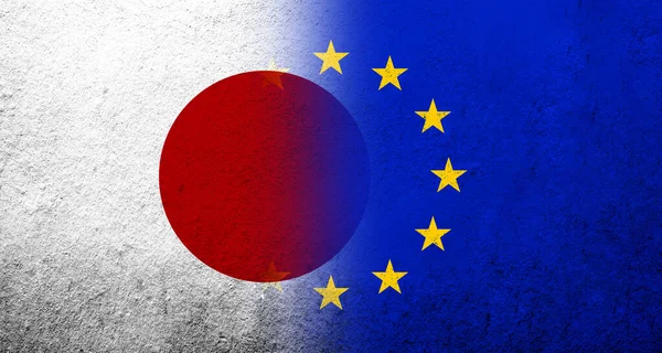 Japonya bayrağı taşıyan Avrupa Birliği bayrağı. Grunge arkaplanı