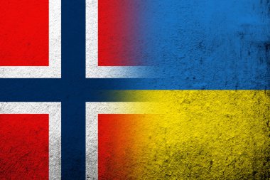 Ulusal Ukrayna bayrağıyla Norveç Krallığı ulusal bayrağı. Grunge arkaplanı