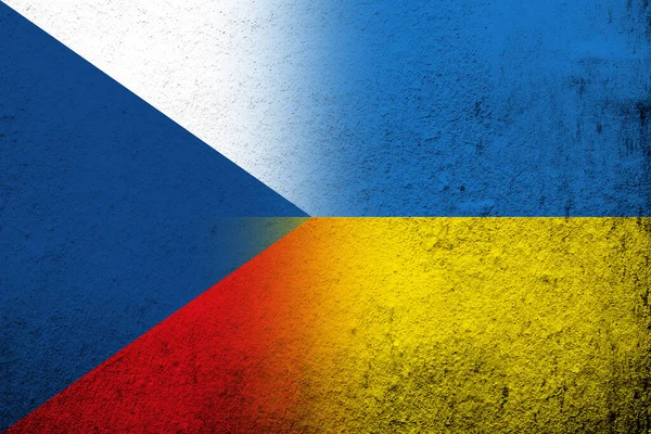 Nationalflagge Der Tschechischen Republik Mit Nationalflagge Der Ukraine Grunge Hintergrund — Stockfoto