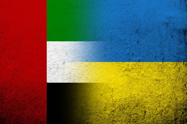 アラブ首長国連邦の国旗とウクライナの国旗 背景のかすみ — ストック写真