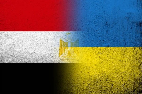 Arabrepubliken Egyptens Nationella Flagga Med Ukrainas Nationella Flagga Grunge Bakgrund — Stockfoto