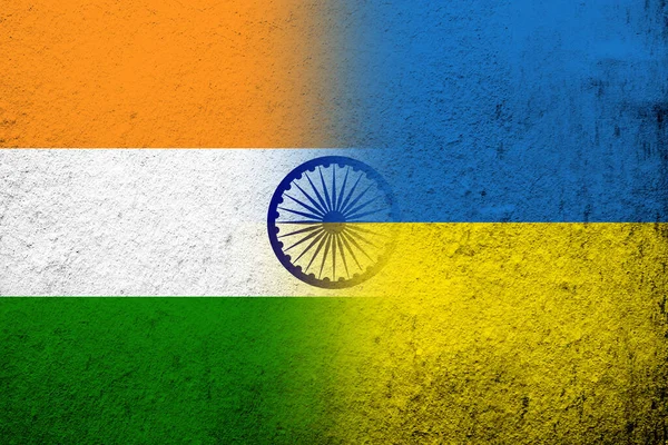 Die Nationalflagge Der Republik Indien Mit Der Nationalflagge Der Ukraine — Stockfoto