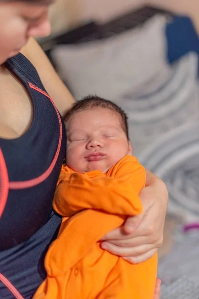 Young Mother Holding Her Sleeping Newborn Baby Her Arms —  Fotos de Stock