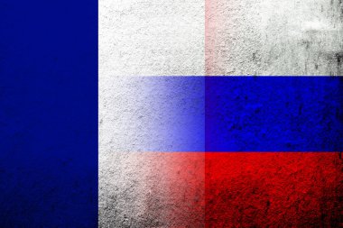 Rusya Federasyonu 'nun ulusal bayrağı ve Fransa bayrağı. Grunge arkaplanı