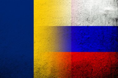 Ulusal Çad Cumhuriyeti bayrağıyla Rusya Federasyonu bayrağı. Grunge arkaplanı