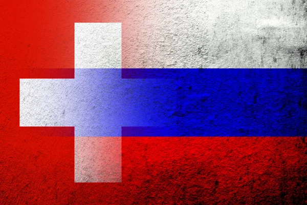 Ulusal İsviçre bayrağı taşıyan Rusya Federasyonu bayrağı. Grunge arkaplanı