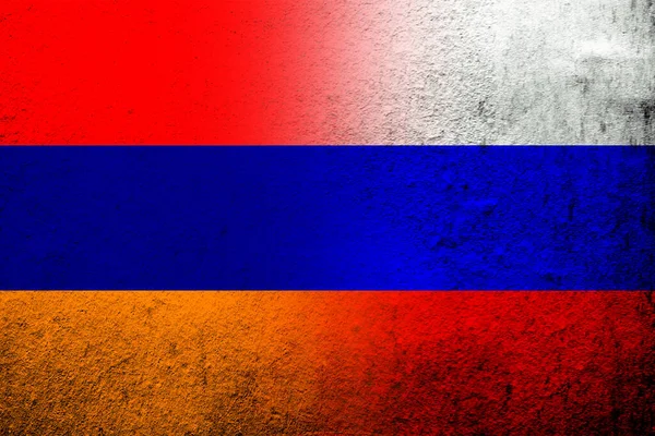 Rusya Federasyonu 'nun ulusal bayrağı ve Ermenistan ulusal bayrağı. Grunge arkaplanı