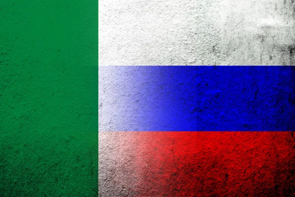 Nijerya Ulusal Bayrağı ile Rusya Federasyonu Ulusal Bayrağı. Grunge arkaplanı
