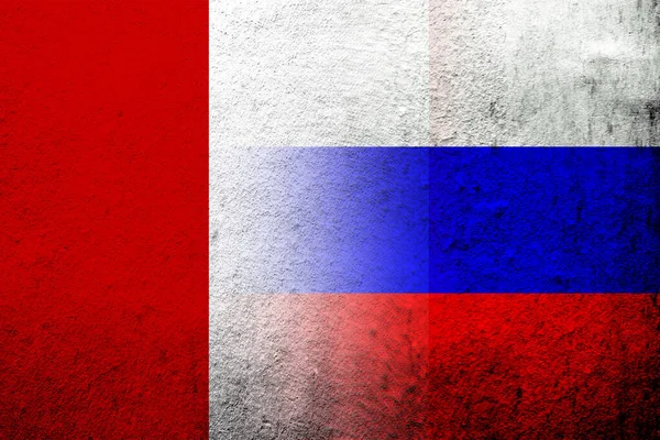 Rusya Federasyonu 'nun ulusal bayrağı ve Peru Ulusal Bayrağı. Grunge arkaplanı