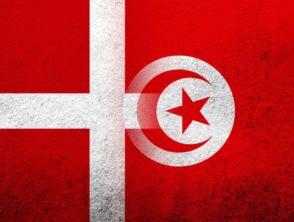 Bandera Narodowa Królestwa Danii Flagą Narodową Republiki Tunezyjskiej Kontekst Grunge — Zdjęcie stockowe