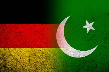 Pakistan Ulusal Bayrağı taşıyan Almanya bayrağı. Grunge arkaplanı