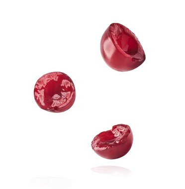 Beyaz arka planda taze taze taze neşe yükseliyor. Gıda sıfır yerçekimi kavramı. Yüksek çözünürlük