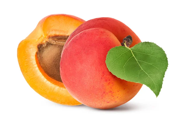 Frische Rohe Süße Aprikose Mit Grünen Blättern Auf Weißem Hintergrund — Stockfoto