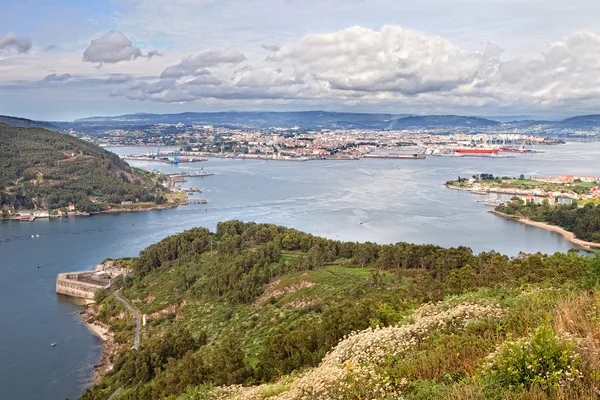 Красиві пташиного польоту місті Ferrol лиман — стокове фото