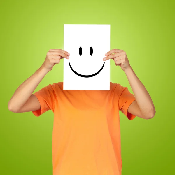 mutlu bir ifade gösteren kadın