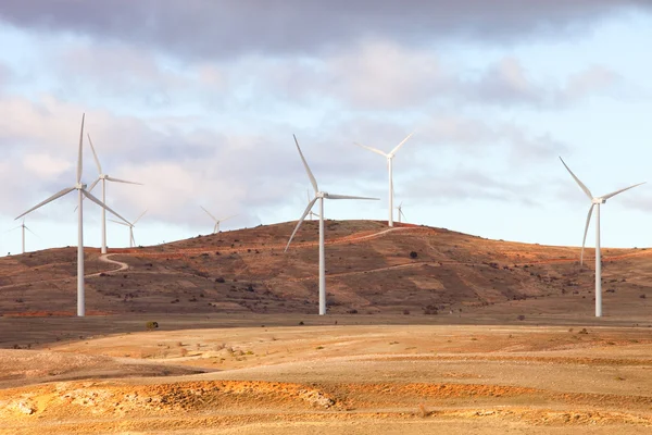 Paisaje con parque eólico — Foto de Stock