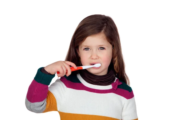 Досить маленька дівчинка чистить зуби — стокове фото