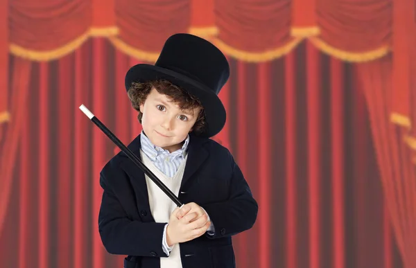 Vestido de criança adorável de ilusionista com chapéu — Fotografia de Stock