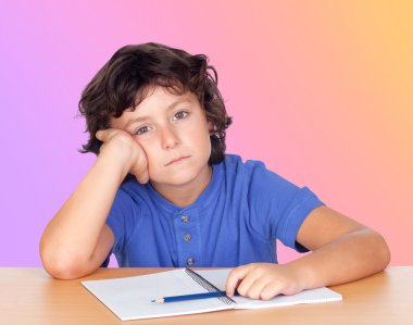yorgun çocuk studiyng
