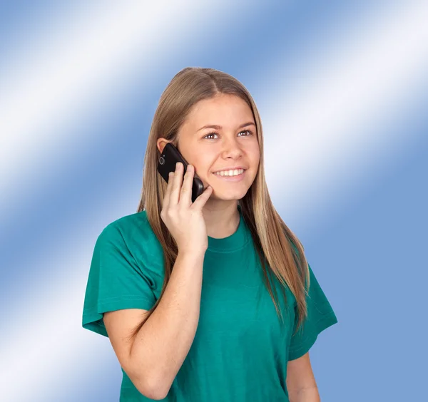 Девушка-подросток говорит по мобильному — стоковое фото