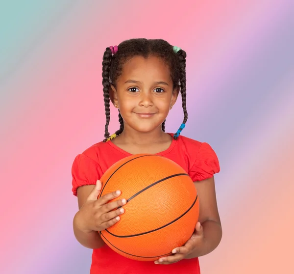 Menina africana com uma bola de cesta — Fotografia de Stock