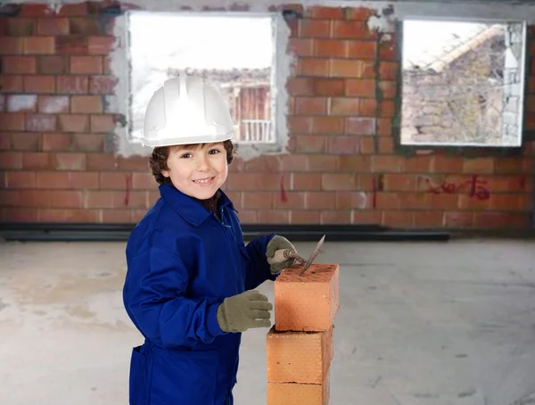 Glücklicher kleiner Junge Maurer Stockbild