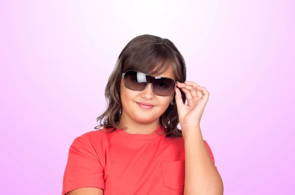 Schattig preteen meisje met zonnebril — Stockfoto