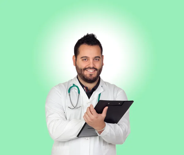 Jeune médecin barbu à l'hôpital — Photo