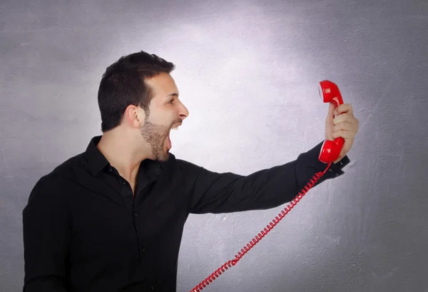 Wütender Geschäftsmann schreit am Telefon — Stockfoto