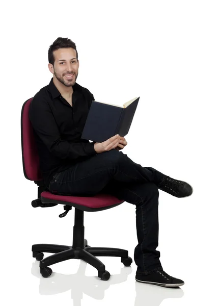 Joven leyendo libro — Foto de Stock