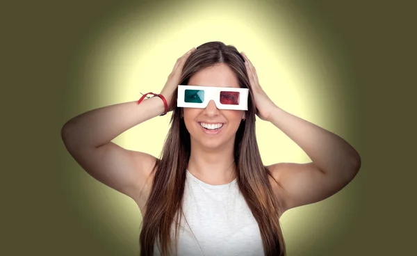 Menina atraente com óculos tridimensionais — Fotografia de Stock