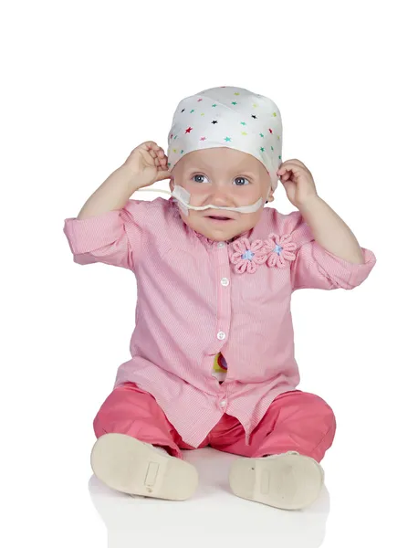 Adorable bébé avec un foulard battant la maladie — Photo