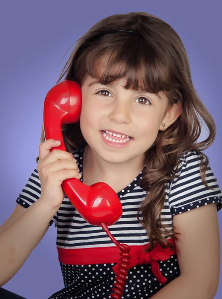 Belle fille parlant au téléphone — Photo