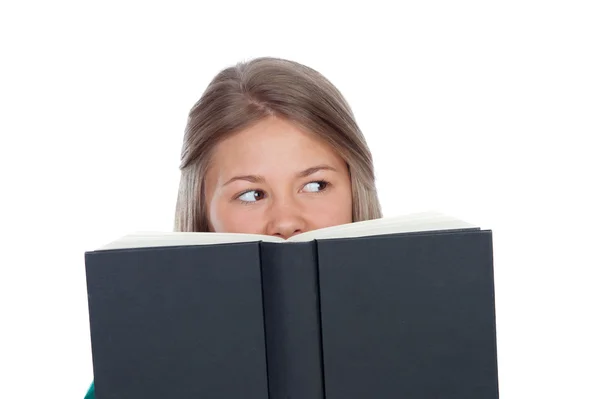Студент колледжа читает книгу — стоковое фото