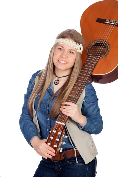 Hezká dívka s hippies oblečení a kytara — Stock fotografie