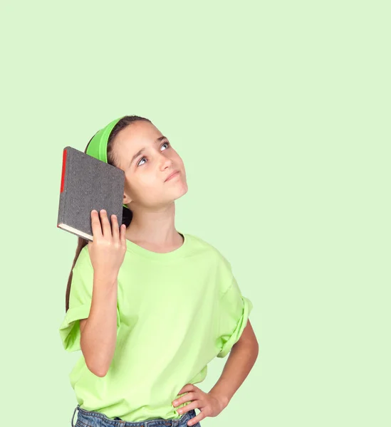 Ragazzina pensierosa con fascia e libro — Foto Stock