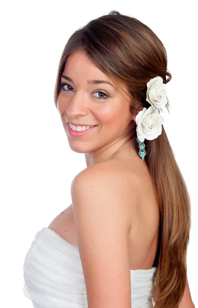 Vacker flicka med en blomma på huvudet — Stockfoto