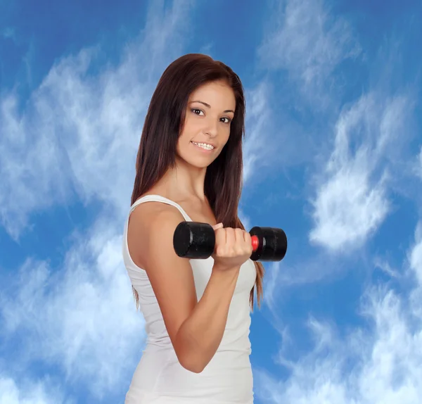 Atractiva chica morena apretando sus músculos —  Fotos de Stock